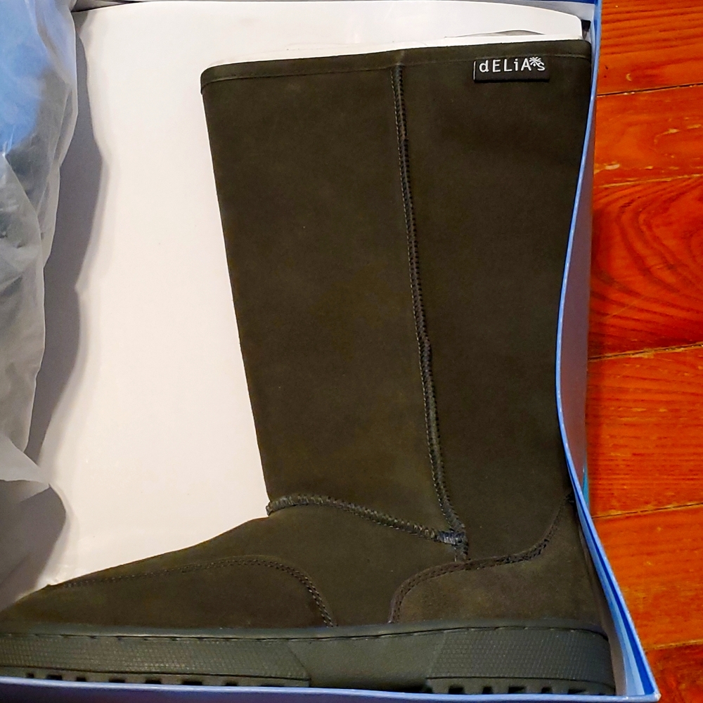 Vail boots. Delias, women's size 9, dark green